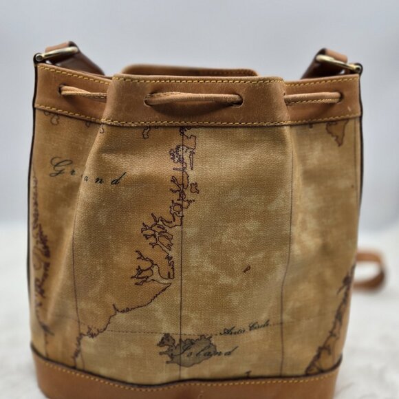 Geo Classic map print bucket bag - Picture 3 of 13